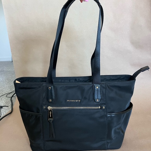 Michael Kors Jet Black Large Tote Zip Closure Travel Size Gold Hardware - Picture 2 of 9